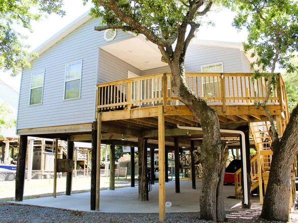 167 Santiny Ln, Grand Isle, LA 70358