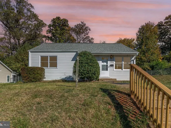 1927 Griffith Rd, Falls Church, VA 22043