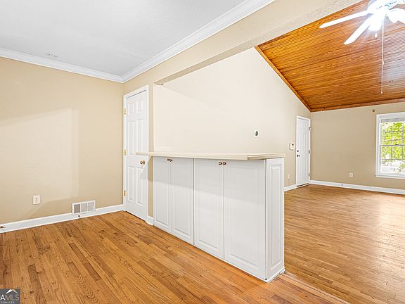 4th image of 1020 Scott Blvd APT D3