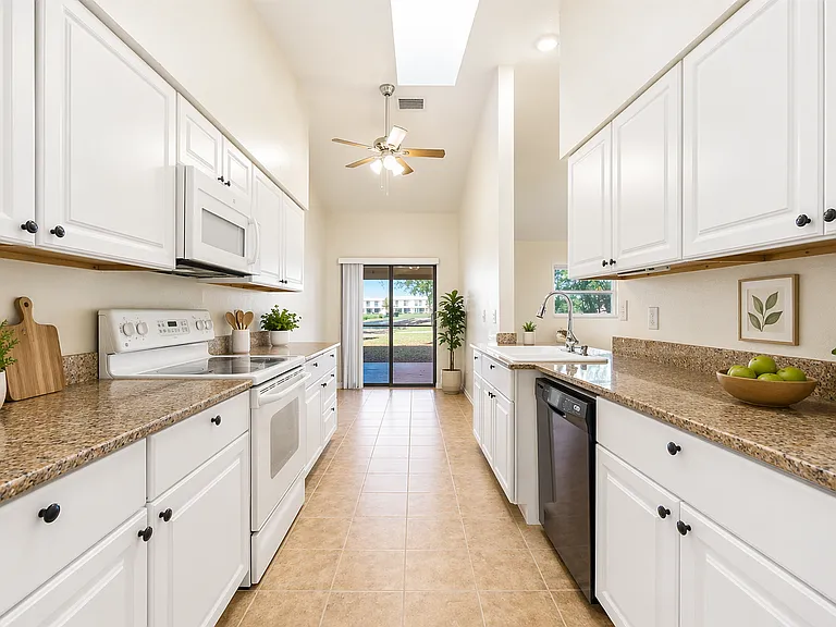 1203 Saxony Cir #C — Photo 3