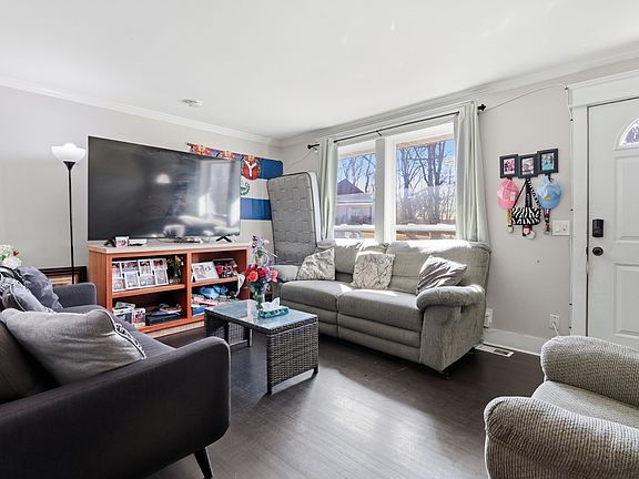 2nd image of 886 Reeves Rd