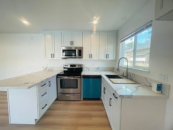 5th image of 1454 Steffen St #A