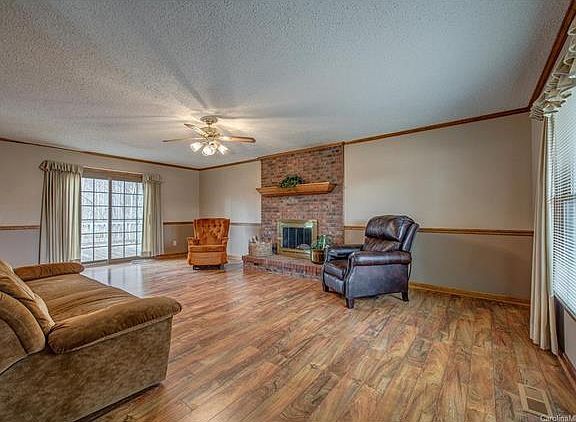 5th image of 2935 Dry Creek Ct