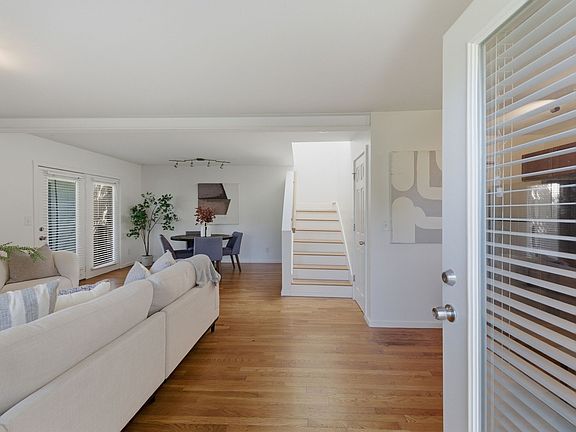 4th image of 940 Gale Ln APT 132