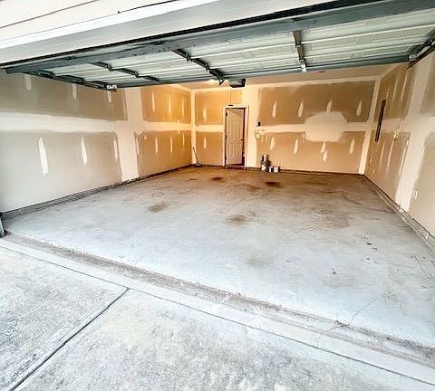 3rd image of 640 Armitage Way