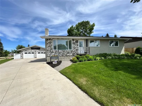 1430 Sibbald CRESCENT, Prince Albert, SK S6V 6B4