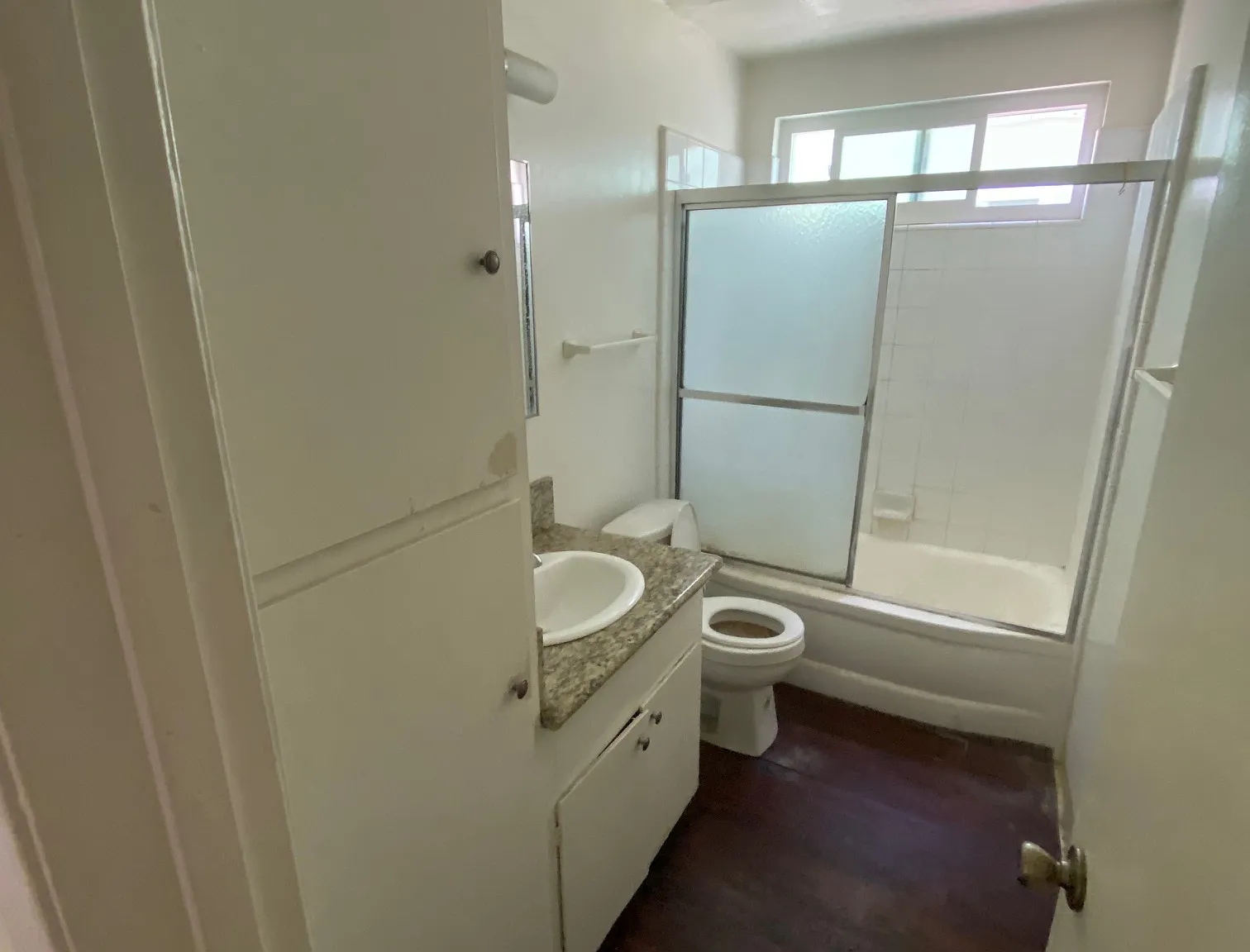 2 bed, 800 sqft, $2,200 — Photo 3
