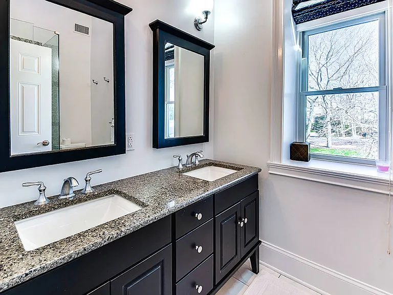 23 Hedges Banks Dr — Photo 13