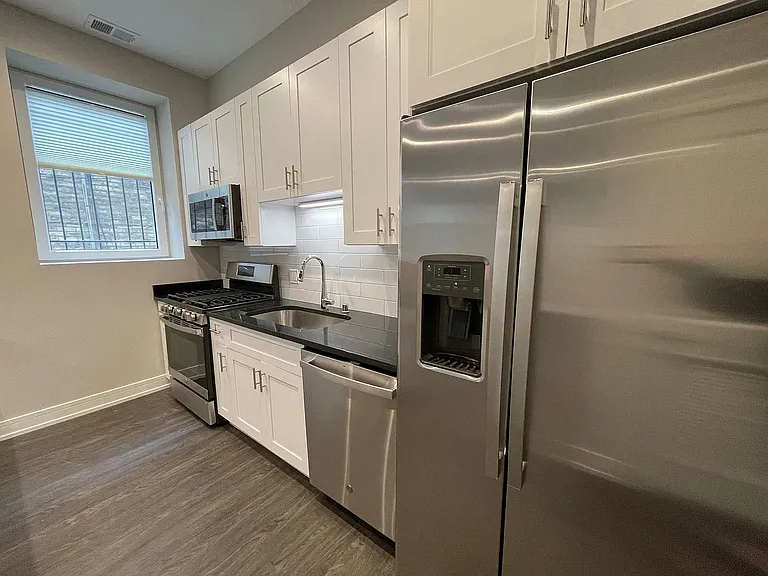 1730 W. Greenleaf Ave — Photo 6