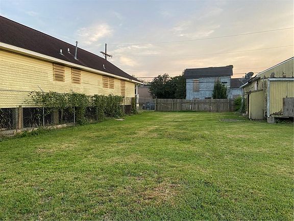 2nd image of 3231-33 2nd St