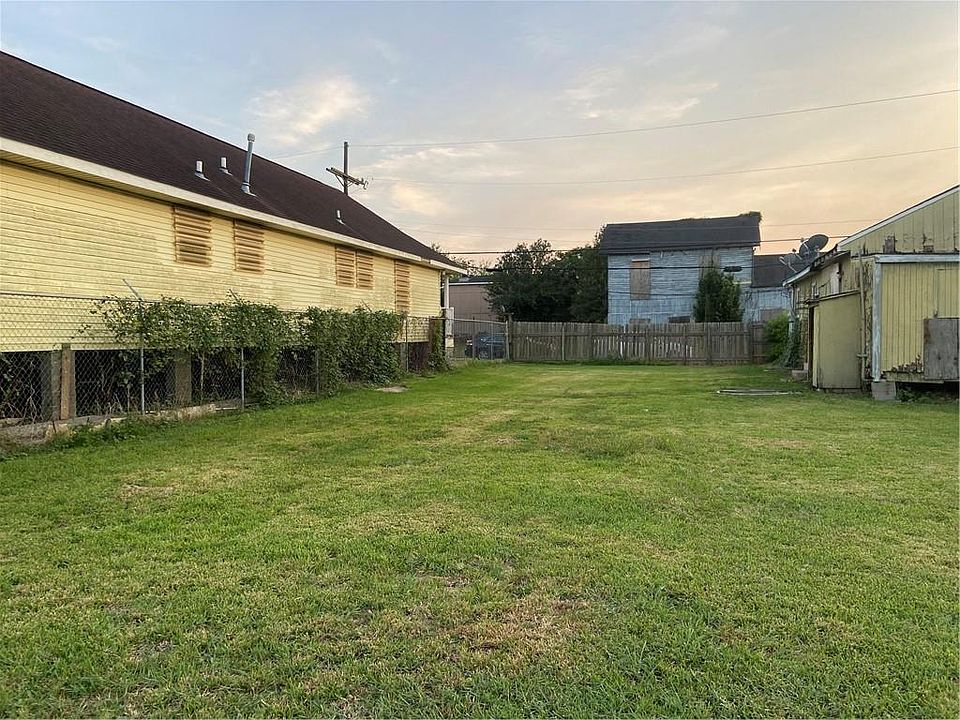 1st image of 3227-3229 2nd St