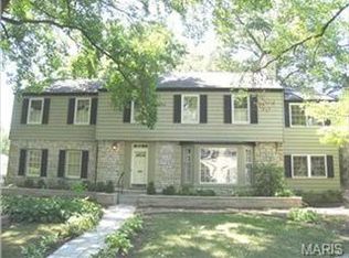 15 Webster Woods Dr, Saint Louis, MO 63119