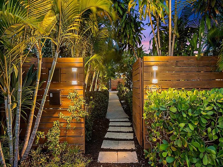 1st image of 808 NE 17th Way #2