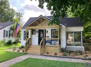 900 SW Hedgewood Ave, Topeka, KS 66606