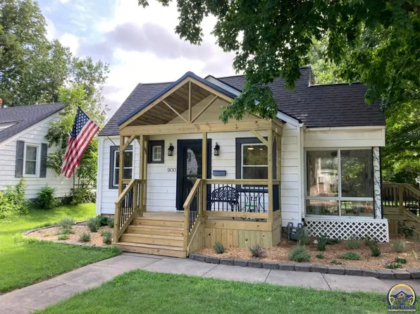 900 SW Hedgewood Ave, Topeka, KS 66606