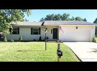 1211 Enos Ln, Godfrey, IL 62035