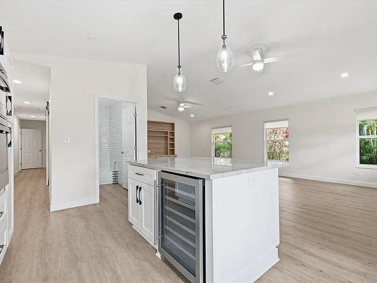 530 NE 3rd Ave — Photo 7