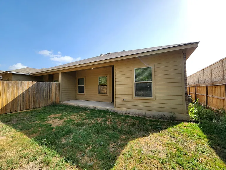 1201 Old FM 306 — Photo 26