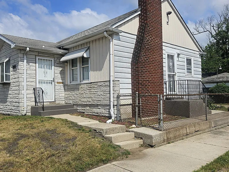 4100 W 10th Ave — Photo 2