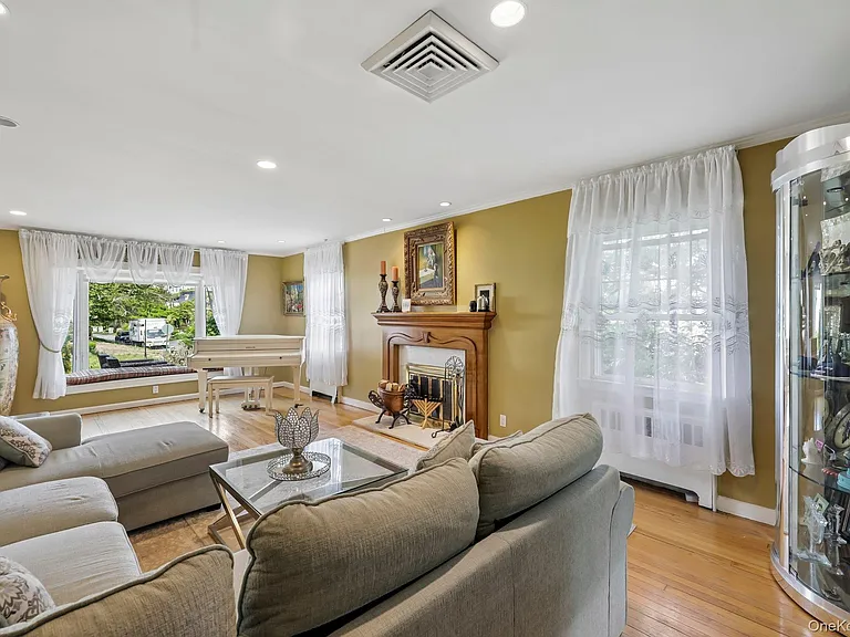 1304 Harbor Rd — Photo 6