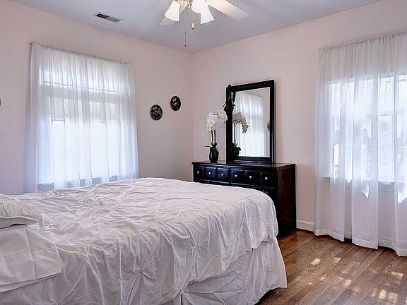 3rd image of 204 Old Carriage Way