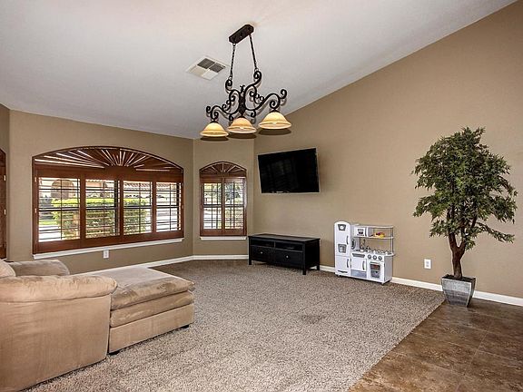 4th image of 1610 W Honeysuckle Ln