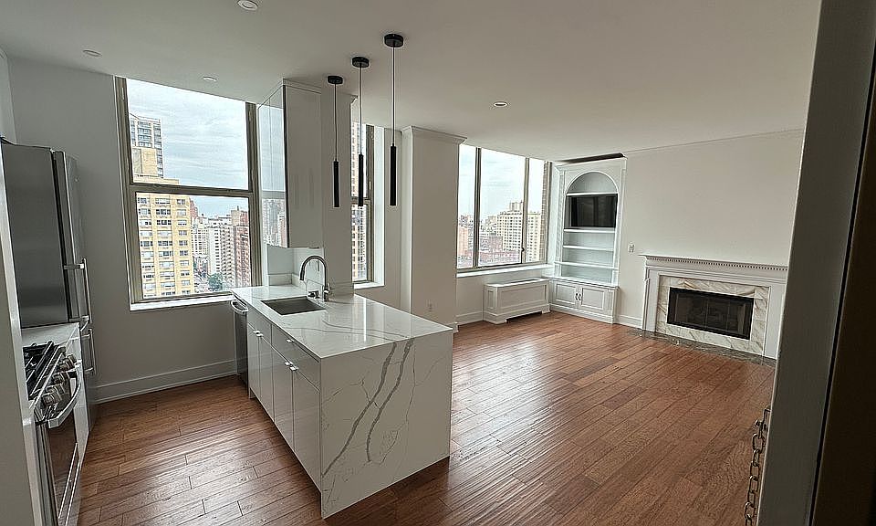 1st image of 350 E 82nd St Penthouse B