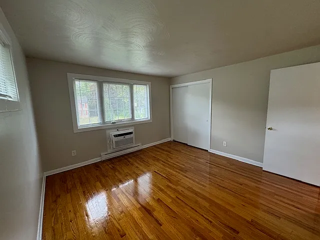 Farmington Court Apartments — Photo 12