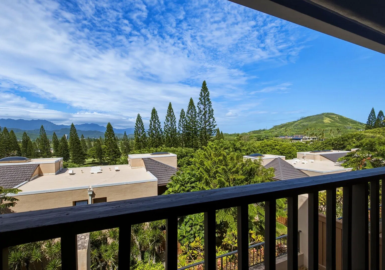 Bluestone Townhouse in Kailua - Stunning Golf Course Views — Photo 1