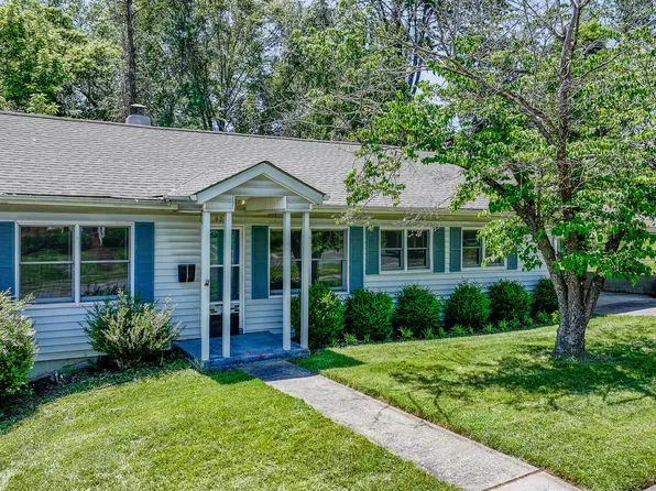 921 W Hillcrest Dr, Johnson City, TN 37604