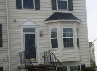 8 Litchfield Ln E, Martinsburg, WV 25405
