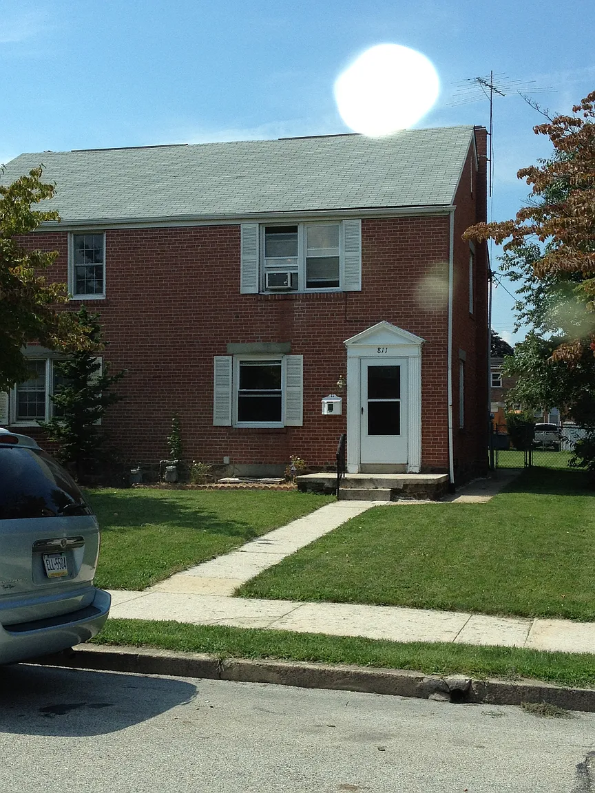811 Buttonwood St photo 1