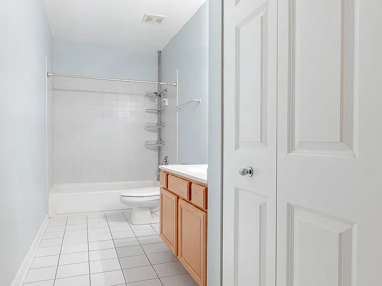 1344 W Grenshaw St #A — Photo 19
