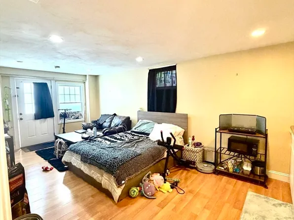 252 Mason Ter #G, Brookline, MA 02446