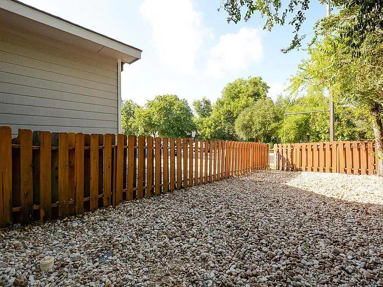 504 Nelray Blvd #A — Photo 9