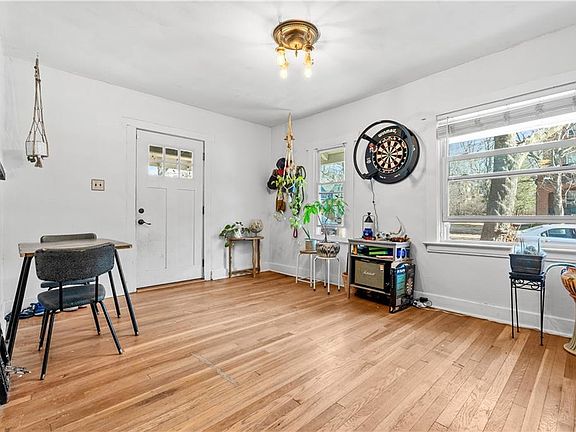 5th image of 4030 Charlotte St