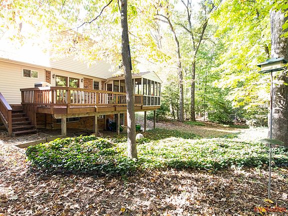 3rd image of 10012 Raeburn Ct