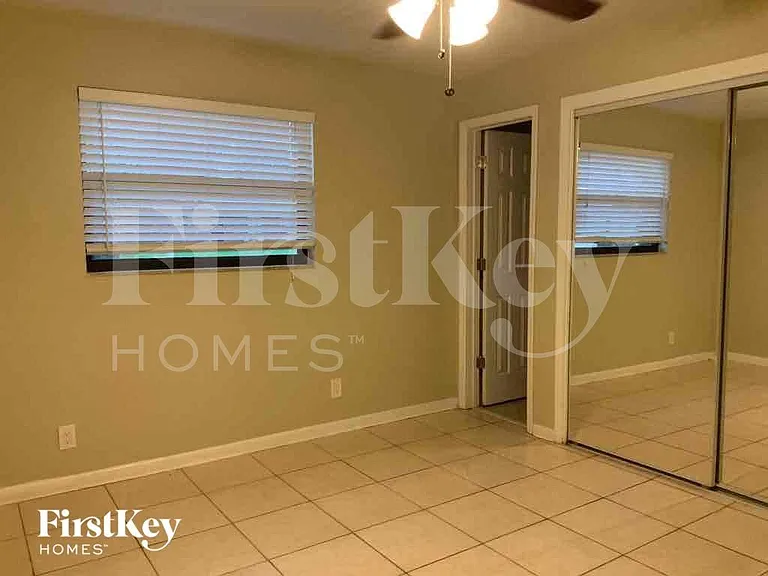 1302 Crest Dr — Photo 9