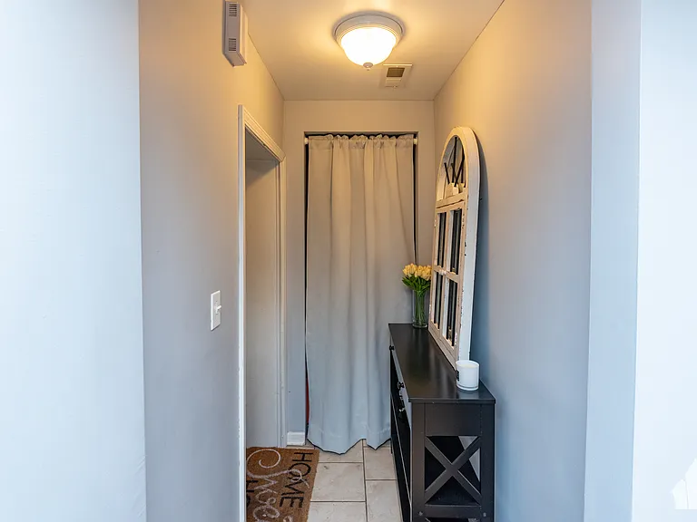 1332 W Barry Ave #GDN — Photo 12