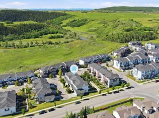 204 E Jumping Pound Cmn, Cochrane, AB T4C2L1