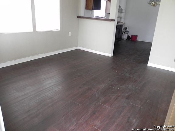 3rd image of 726 SW 37th St