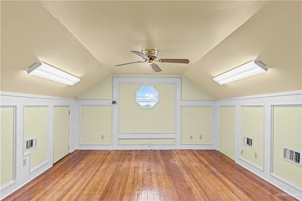4 bed, 2.0 bath, 5717 sqft, $900 — Photo 3