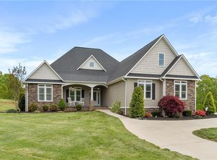 4130 Carriage Ln, Hickory, NC 28602