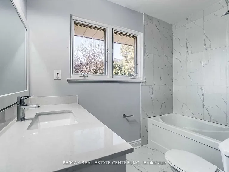 585 Indian Rd N — Photo 9