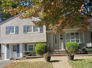 5 Valley View Ter, Suffern, NY 10901