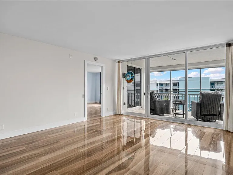 911 Ocean Dr #601 — Photo 7