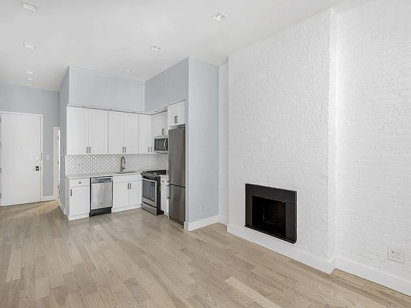 3rd image of 410 E 88th St