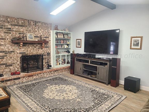 4th image of 2406 Cherokee Dr