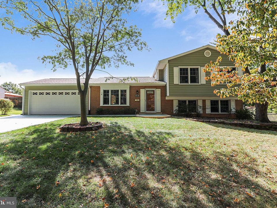 1st image of 2 Leonard Ct
