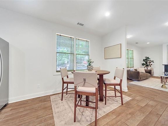 4th image of 5429 E Mountain St